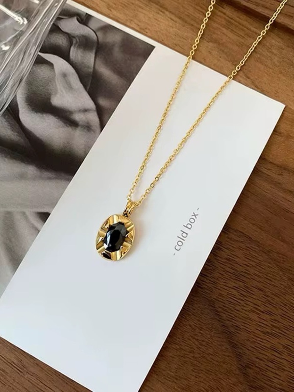 18K Gold Plated Vintage-Inspired Oval Black Stone Pendant Necklace - Picture 8 of 12